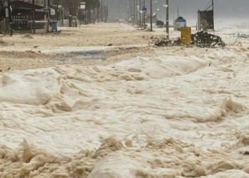 Απίστευτες εικόνες στη Λάρισα: Η θάλασσα βγήκε στη στεριά – Διακοπές ρεύματος και προβλήματα (φωτο, video)