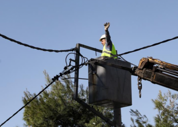 Πώς θα δοθούν αποζημιώσεις σε όσους έμειναν χωρίς ρεύμα λόγω κακοκαιρίας; (video)