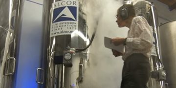 Alldaynews.gr Πέθανε πριν από 75 χρόνια και τον έβαλαν στον πάγο μέχρι να τον …αναστήσουν (video)