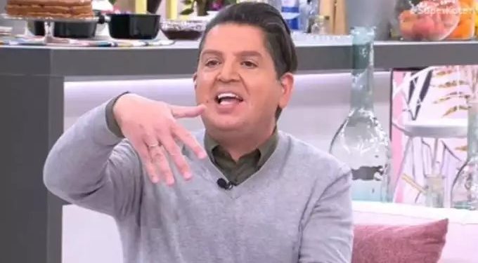 Alldaynews.gr Ο Γιάννης Πουλόπουλος αποκάλυψε στον αέρα τον γάμο του
