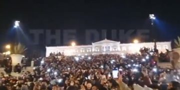 Alldaynews.gr Σύνταγμα: Γέμισε με χιλιάδες Πακιστανούς για το νέο έτος- Αντιδράσεις για την απουσία Αστυνομίας (φωτο, video)