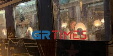 Ταλαιπωρία για δεκάδες επιβάτες τρένου που ακινητοποιήθηκε στην Οινόη – Δείτε φωτογραφίες