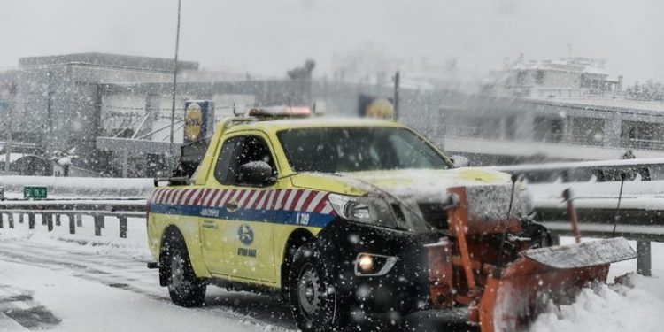 Alldaynews.gr Επιβάτης στην Κατεχάκη υπέστη εγκεφαλικό: Μεταφέρθηκε με βαρύ όχημα στο νοσοκομείο