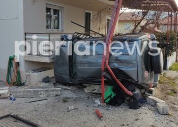 Κατερίνη: Αυτοκίνητο εισέβαλε σε αυλή σπιτιού (φωτο, video)