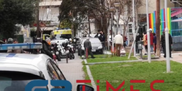 Alldaynews.gr Ασύλληπτη τραγωδία: 45χρονη Μητέρα δύο παιδιών η γυναίκα που έπεσε από πολυκατοικία και σκοτώθηκε – Ενημερώθηκε ο σύζυγος που σπεύδει στο σημείο (video)