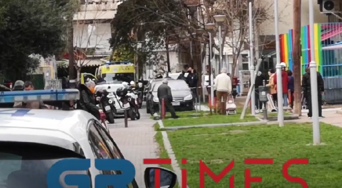 Alldaynews.gr Ασύλληπτη τραγωδία: 45χρονη Μητέρα δύο παιδιών η γυναίκα που έπεσε από πολυκατοικία και σκοτώθηκε – Ενημερώθηκε ο σύζυγος που σπεύδει στο σημείο (video)