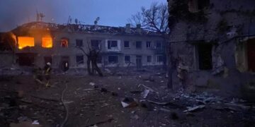 Alldaynews.gr Μάχες σε προάστιο του Κιέβου – Καλούν τους πολίτες να πάρουν τα όπλα και να φτιάξουν μολότοφ