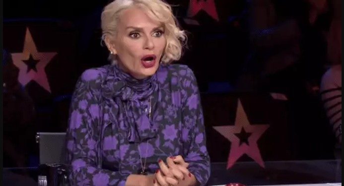 Alldaynews.gr Ελλάδα έχεις ταλέντο: Έμεινε ολόγυμνος στη σκηνή και «πάγωσε» το πλατό