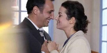 Alldaynews.gr Άγριες μέλισσες: «Ο Κυριάκος και η Ουρανία θα περάσουν από σαράντα κύματα»-Αναλαμβάνει δράση ο παπα-Γρηγόρης