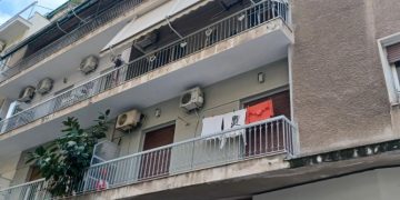 Φρίκη στην Κυψέλη: Μάνα Σκότωσε το 7χρονο αγοράκι της και για 5 χρόνια το έκρυβε στη βεράντα της![photos]