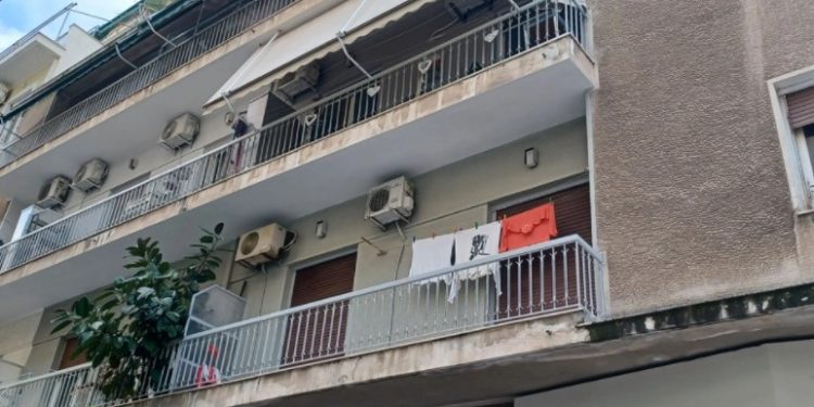 Φρίκη στην Κυψέλη: Μάνα Σκότωσε το 7χρονο αγοράκι της και για 5 χρόνια το έκρυβε στη βεράντα της![photos]