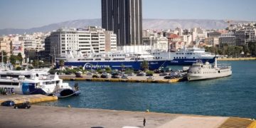 Θρίλερ στον Πειραιά: Νεκρός βρέθηκε 50χρονος σε παγκάκι στο λιμάνι