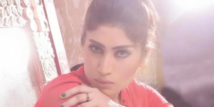 Τραγωδία με την «Κιμ Καρντάσιαν του Πακιστάν»: Την σκότωσε ο αδελφός της για «λόγους τιμής» και η μητέρα τον αθώωσε!