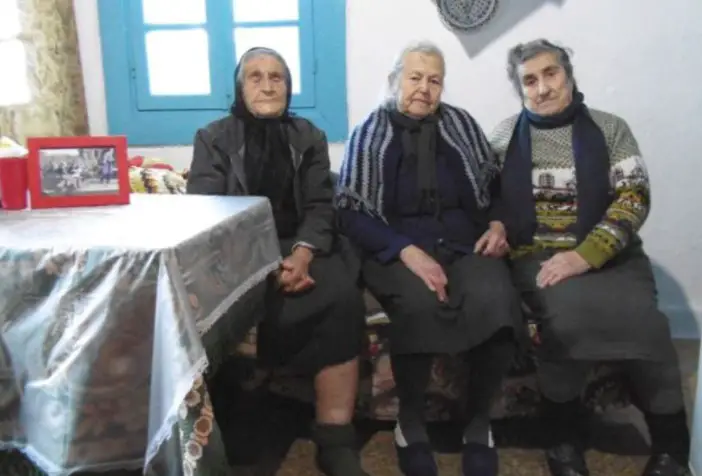 Θρήνος στη Μυτιλήνη: Πέθανε η γιαγιά Ευστρατία-H μια από τις τρεις «γιαγιάδες της Συκαμιάς»