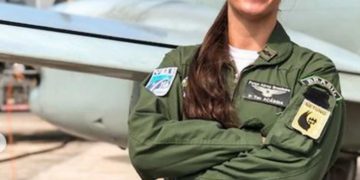 Alldaynews.gr Πέταξε τη στολή της υπολοχαχού της Πολεμικής Αεροπορίας μετά από 11 χρόνια για το OnlyFans