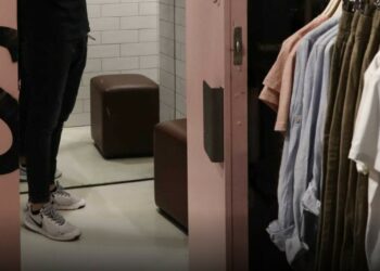 Αφόδευσε στο δοκιμαστήριο και τους είπε «καθαρίστε τα»