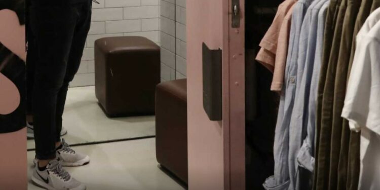 Alldaynews.gr Αφόδευσε στο δοκιμαστήριο και τους είπε «καθαρίστε τα»