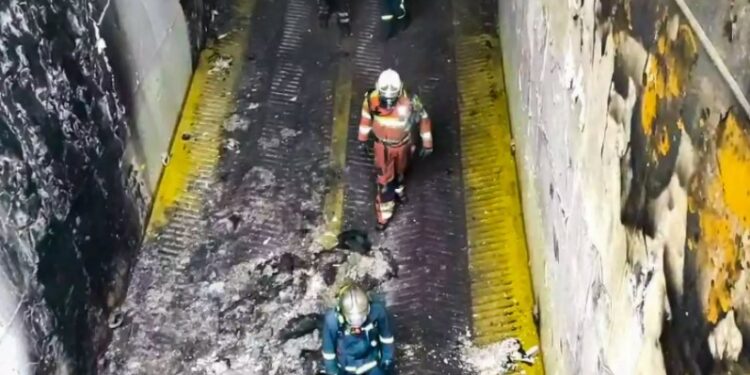 Euroferry Olympia: Εντοπίστηκε απανθρακωμένο πτώμα μέσα στο πλοίο