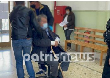 Στα δικαστήρια με μπαστούνι ο 88χρονος Δολοφόνος του Κώστα Φωτόπουλου[video]