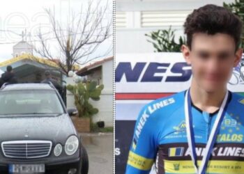 Θρήνος στην κηδεία του 22χρονου που καταπλακώθηκε από τοίχο στη Λάρισα[photos]