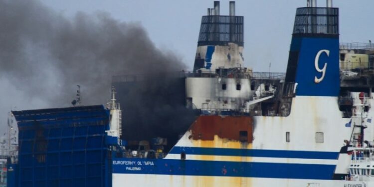 Alldaynews.gr Euroferry Olympia: Τον «έφαγαν» οι ψύλλοι μέσα στο πλοίο-Φωτογραφίες