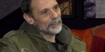 Alldaynews.gr Τζώνυ Θεοδωρίδης: «Έμεινα δύο μήνες στο δρόμο, έτρωγα μπισκότα, έπινα ότι νερό περίσσευε στα τραπέζια»