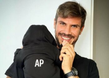 Άκης Πετρετζίκης: Ο γιός του Αχιλλέας περπάτησε και εκείνος τρελάθηκε από τη χαρά του[photos]