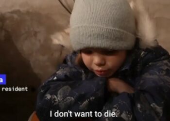 Σπαρακτικές εικόνες  στην Ουκρανία: «Δεν θέλω να πεθάνω», λέει κλαίγοντας παιδάκι