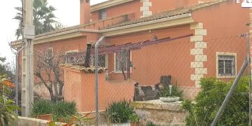 Alldaynews.gr Οικογενειακή Τραγωδία: Σκότωσε γονείς κι αδερφό-Η μάνα τού είχε κόψει το Wifi γιατί “έμενε” σε 5 μαθήματα