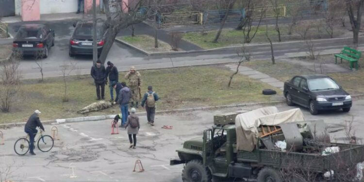 Ουκρανία: Δραματικές στιγμές στο υπό πολιορκία Κίεβο – «Φτιάξτε μολότοφ για να αμυνθείτε»