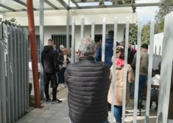 Το πρώτο πούλμαν για Ουκρανία ξεκινά το μεσημέρι απο το κέντρο της Αθήνας – Ουκρανοί σπεύδουν στην πρεσβεία για να επιστρέψουν