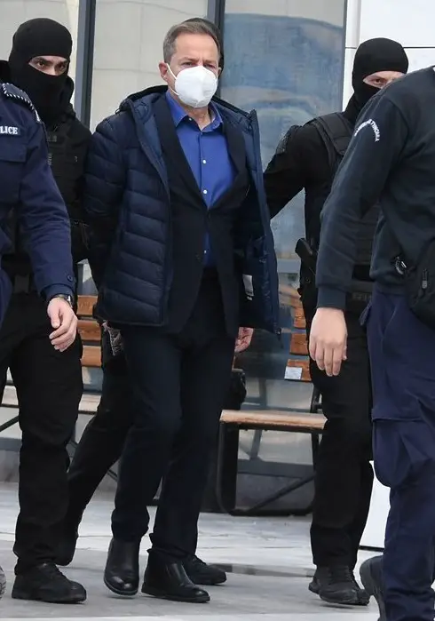 Λιγνάδης: «Nα σαπίσεις στη φυλακή»-Αποδοκιμάστηκε κατά την έξοδό του από το δικαστήριο