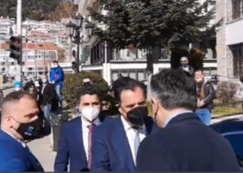 Άδωνις Γεωργιάδης: Άγριες αποδοκιμασίες κατά την επίσκεψή του στην Καστοριά[videos]