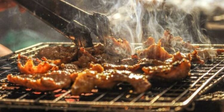 Alldaynews.gr Τσικνοπέμπτη: Τι πρέπει να φάτε ώστε να μην ανέβει η ζυγαριά