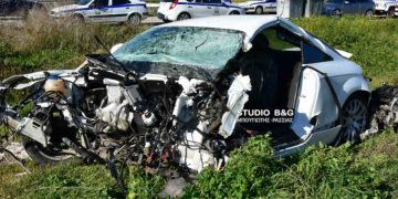 Νέα Τραγωδία: Ένας νεκρός και δύο Χαροπαλεύουν-Μετωπική σύγκρουση αυτοκινήτου με φορτηγό[photos]