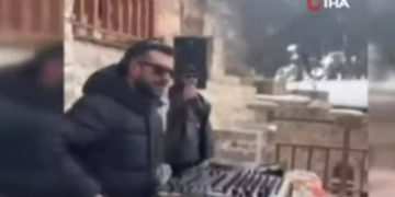 Alldaynews.gr Παναγία Σουμελά: «Την κάναμε γνωστή στον κόσμο» λέει ο ανιστόρητος Dj του πάρτι