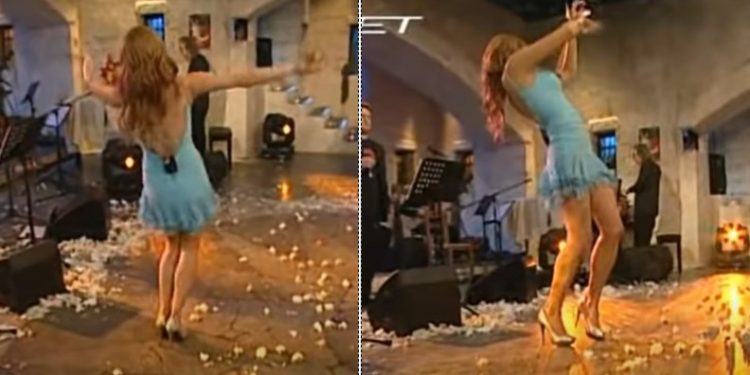 Με κοντό, ημιδιάφανο φόρεμα – Το τσιφτετέλι της Κατερίνας Στικούδη που έμεινε στην ιστορία[video]