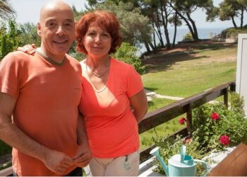 Ζευγάρι από Χαλκιδική ανοίγει το σπίτι του σε Ουκρανούς πρόσφυγες – Παρακινούν κι άλλους να πράξουν το ίδιο