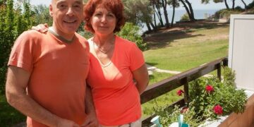 Alldaynews.gr Ζευγάρι από Χαλκιδική ανοίγει το σπίτι του σε Ουκρανούς πρόσφυγες – Παρακινούν κι άλλους να πράξουν το ίδιο