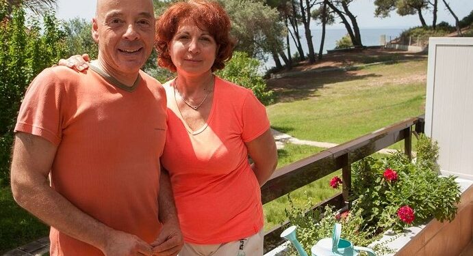 Alldaynews.gr Ζευγάρι από Χαλκιδική ανοίγει το σπίτι του σε Ουκρανούς πρόσφυγες – Παρακινούν κι άλλους να πράξουν το ίδιο