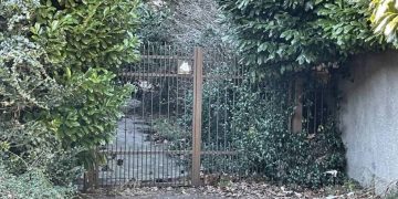 Θρίλερ με 70χρονη γυναίκα: Βρέθηκε νεκρή να κάθεται στην κουζίνα της – Είχε πεθάνει εδώ και δύο χρόνια