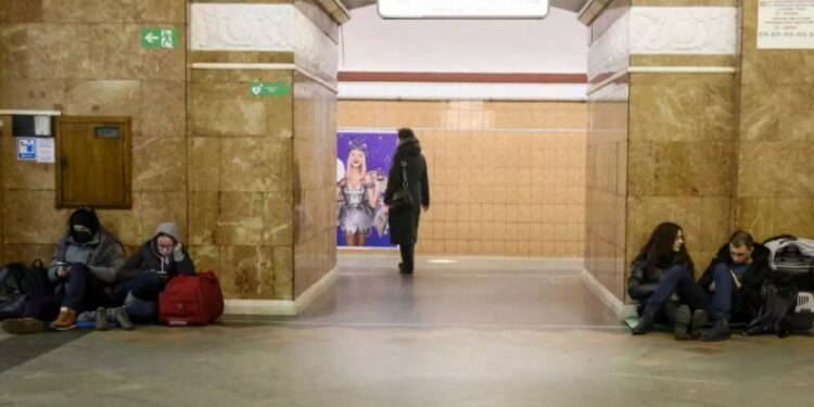 Ουκρανία: Γυναίκα γέννησε σε υπόγειο σταθμό του μετρό στο Κίεβο[Σοκαριστικές Εικόνες]