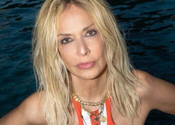 Έπαθε ΣΟΚ η Άννα Βίσση! Δες τη φωτογραφία που δημοσίευσε η Σοφία Καρβέλα