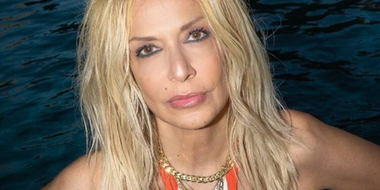 Alldaynews.gr Έπαθε ΣΟΚ η Άννα Βίσση! Δες τη φωτογραφία που δημοσίευσε η Σοφία Καρβέλα