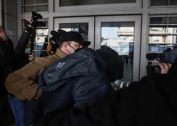 EKTAKTO: Παραδόθηκε ο 12ος δράστης της δολοφονίας του Άλκη Καμπανού