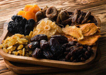 Οστεοπόρωση – Έρευνα: Το αποξηραμένο φρούτο που «θωρακίζει» τα οστά και μειώνει τη φλεγμονή