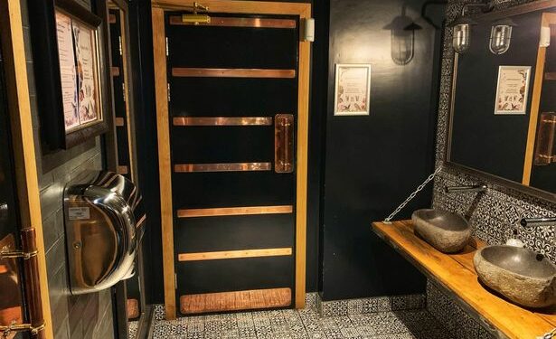 Θεσσαλονίκη: Ξυλοκόπησε μέχρι λιποθυμίας άτομο με αυτισμό γιατί άργησε να βγει από τουαλέτα κέντρου διασκέδασης