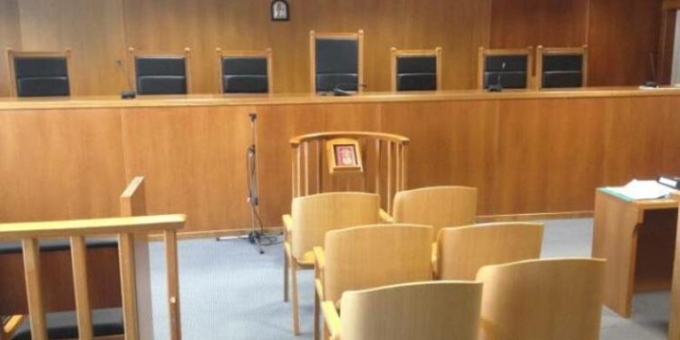 Alldaynews.gr Χαμός στα δικαστήρια: Δικηγόρος πλακώθηκε στο ξύλο με γυναίκα – Άφωνοι οι αυτόπτες μάρτυρες