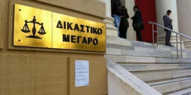 Alldaynews.gr Πάτρα: Δικαστικός λειτουργός ξεσπάει για τα τρία νεκρά αδέρφια – «Τα έκανε μούσκεμα η αστυνομία»