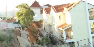 Alldaynews.gr Νέος Βουτζάς: Σπίτια απειλούνται με καθίζηση μετά τις πυρκαγιές (Video)